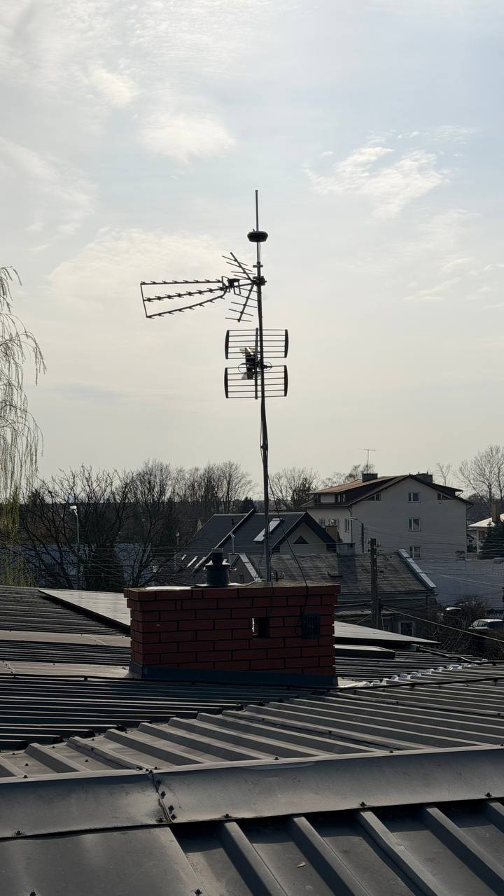 Instalacja odbiornika DePIN na maszcie antenowym