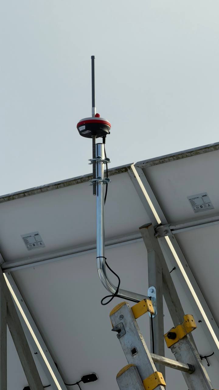 Odbiornik HYFIX MGW310 zamontowany na dachu